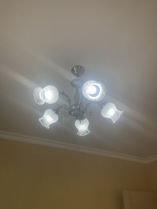 Продам люстру. Люстра в отличном состоянии.