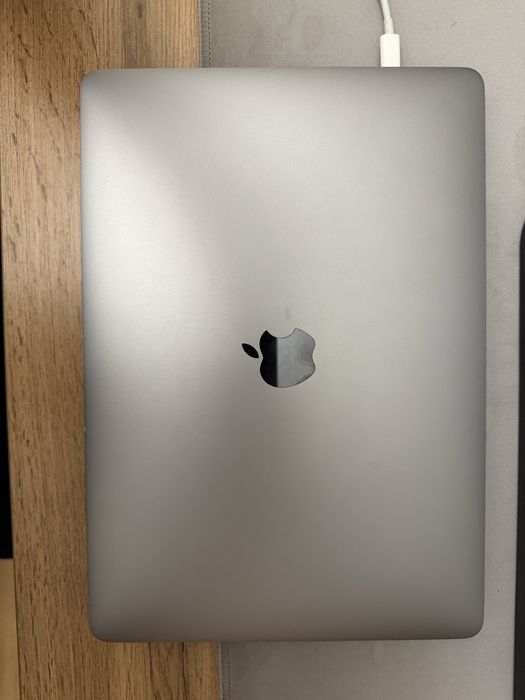 Macbook Pro 13 2020, touchbar 16/512 intel core i5 2Ghz, 4 thunderbolt
