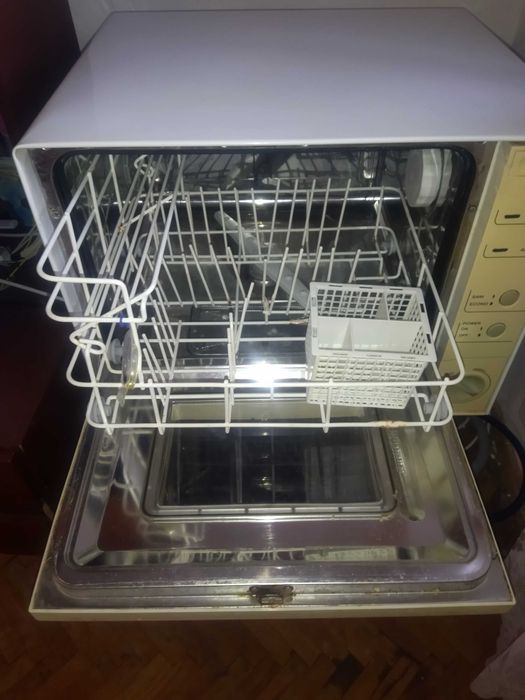 Съдомиялна Midea