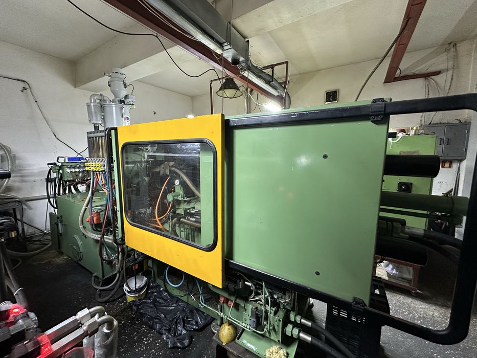 Продавам шприц машини ENGEL  ES 600/125 два броя