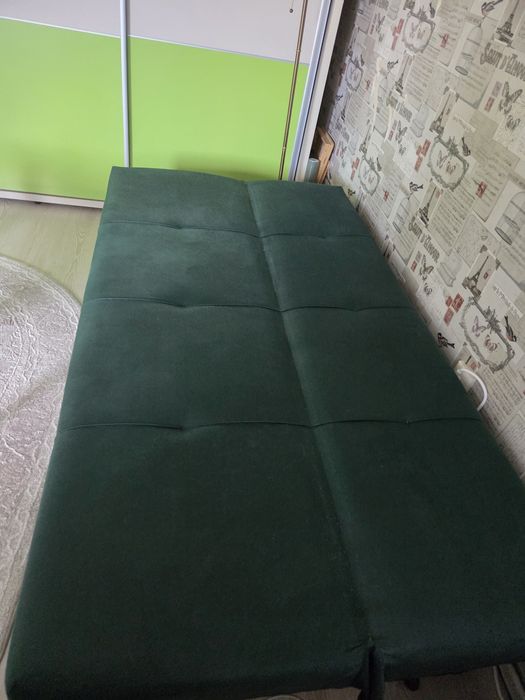 Canapea extensibilă TORA – Verde smarald – 700 lei/buc.