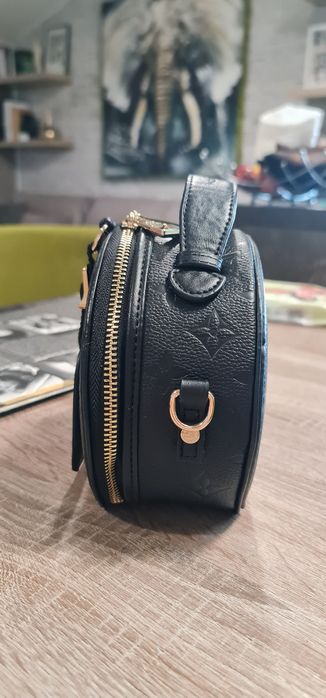 Geanta Louis Vuitton neagra 180 lei