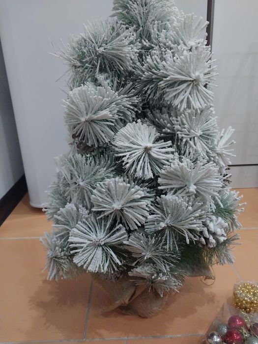 Елка с игрушками.