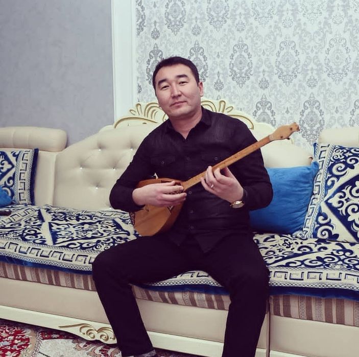 Тамада асаба әнші