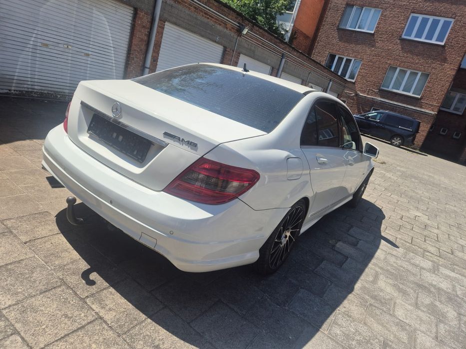 Mercedes-Benz C200