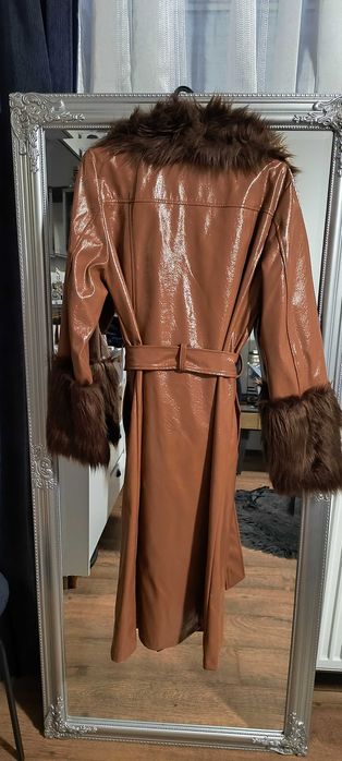 Тренч Изкуствен кожа с пух, размер М, 20 евро