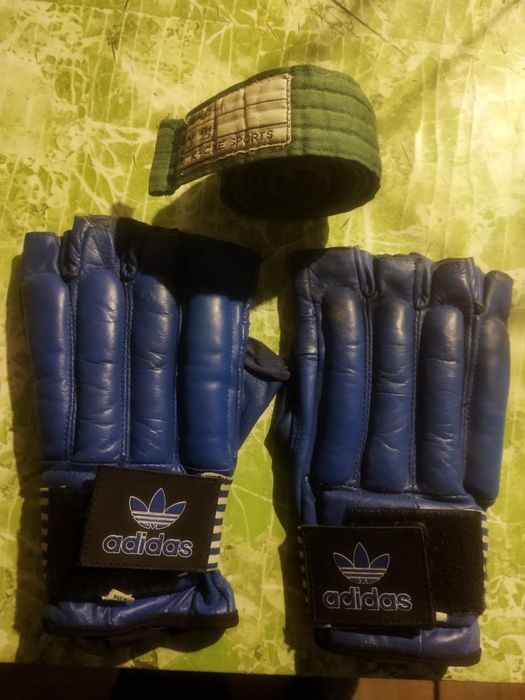 Продам перчатки и пояс для каратэ,кимано.