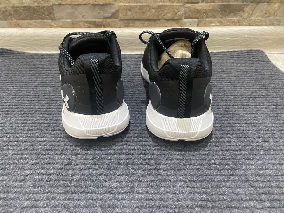 Under Armour Hovr номер 38,5