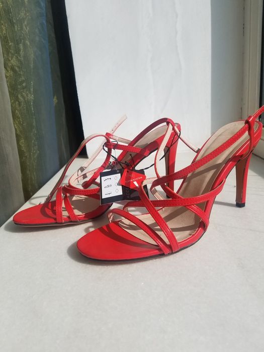 Обувь и вечерние платья