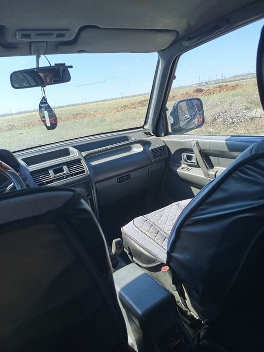 Машина Mitsubishi pajero 2