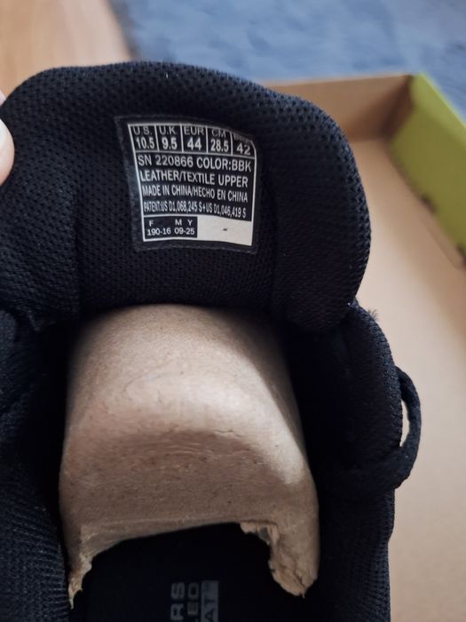 Adidasi adidas si skechers
