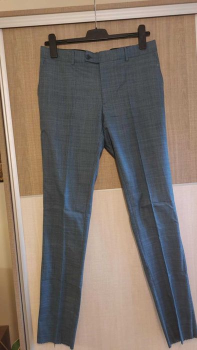 Официален костюм