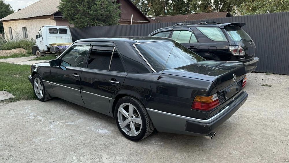 Продам оригинальные диски с резиной на Мерседес