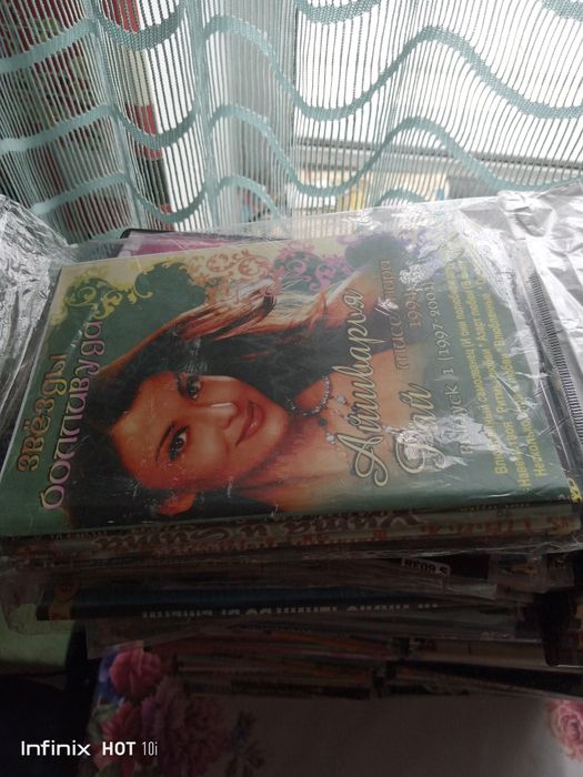 ДВД диски бу много.