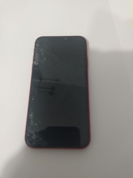 Vând iPhone 11 pentru piese stocare 64 GB