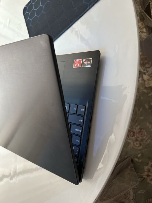 Lenovo Ryzen 3 3200u ssd256gb