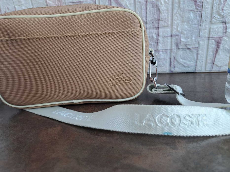 дамска чанта Lacoste,малка бежева чантичка