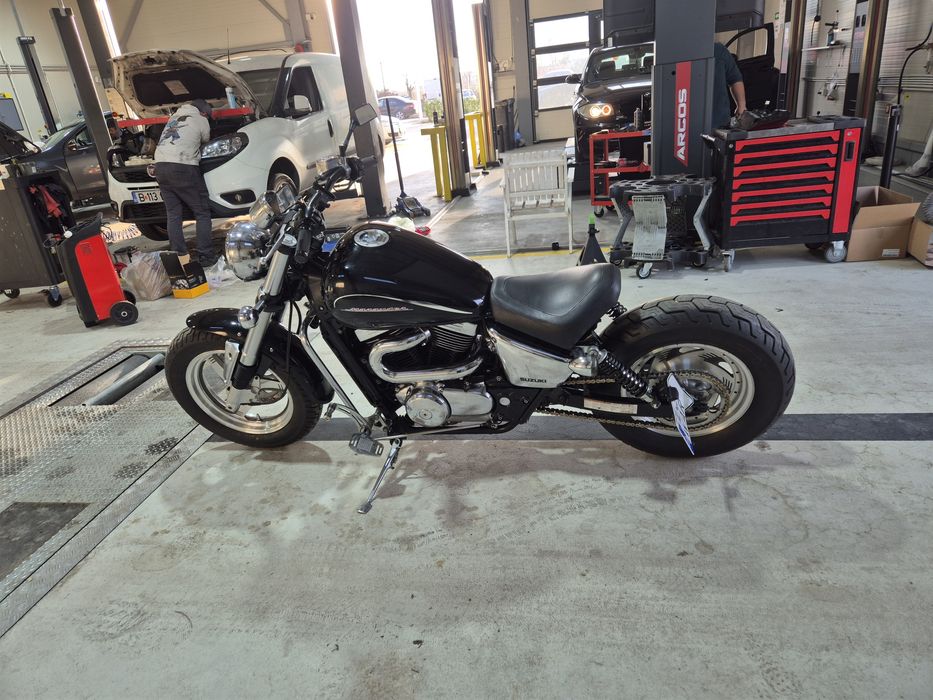 Bobber Suzuki marauder vz800