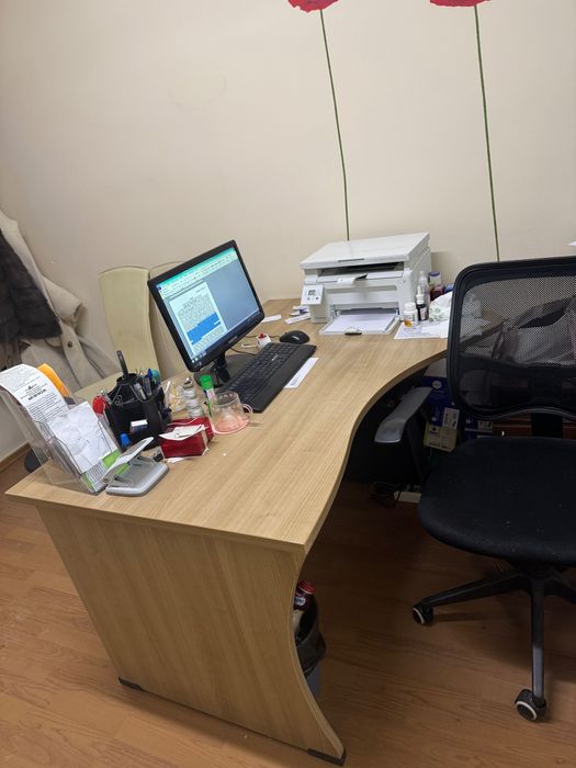 Стол офисный письменный и кресло