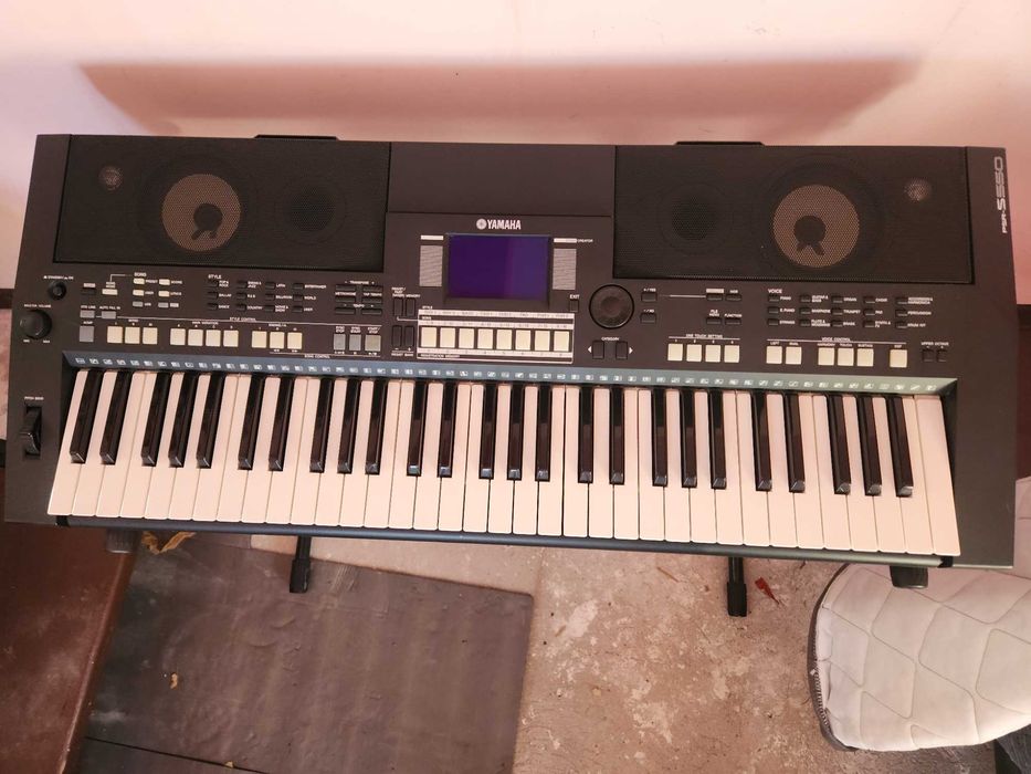 Синтезатор Yamaha PSR-S550 (Arranger Workstation)