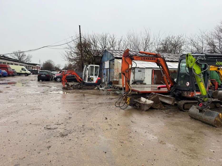 Vand utilaje de constructii miniexcavatoare de 3,5 tone mai mule buc