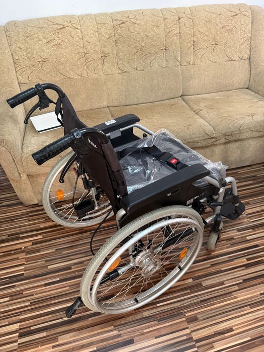 Carut scaum medical rulant batrani dizabilitati (ca nou)