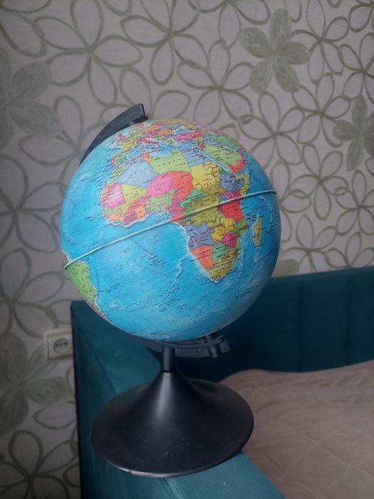 Продам глобус школьный