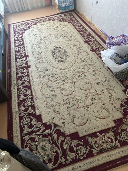 Продам шкаф-купе с зеркалом (ковер)