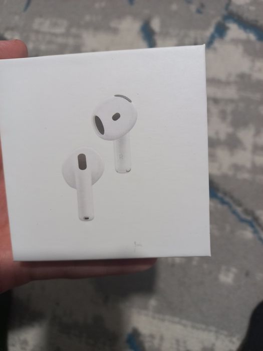 Airpods 4 (Active Noise Cancellation)