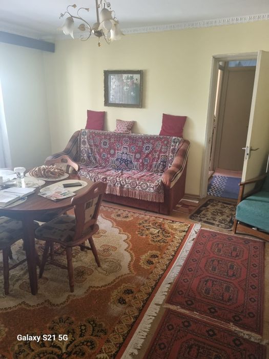 Vând apartament cu trei camere