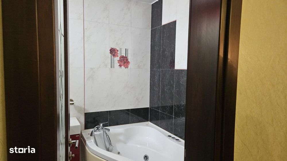 Apartament 3 camere, zona Peninsulara, vedere la mare, 180 mp
