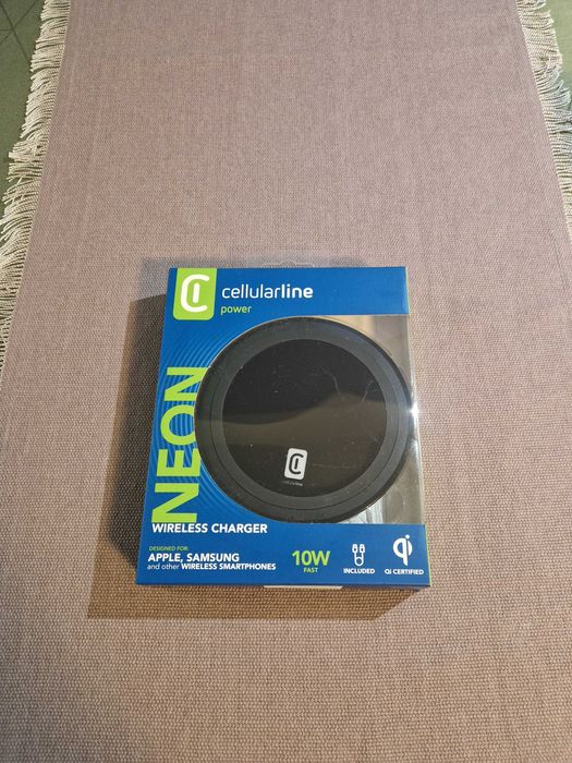 Безжично зарядно /wireless charger/ Cellularline Neon Black 10W