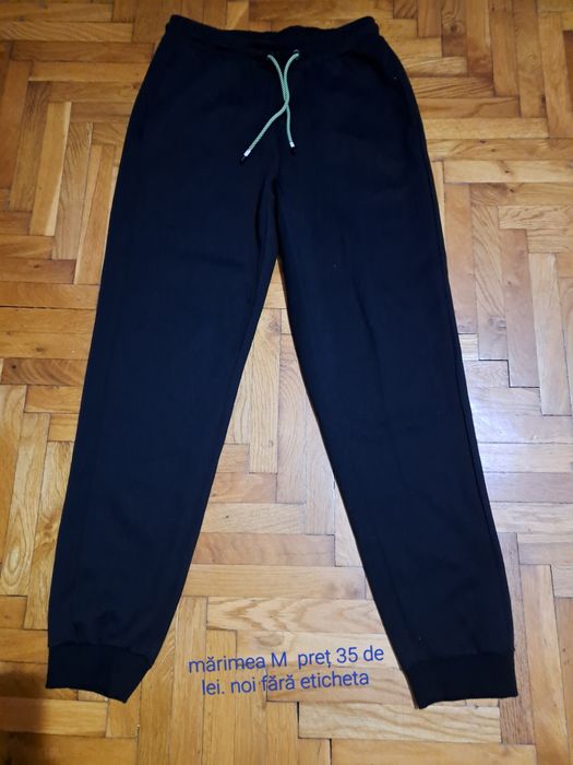 Tricouri, pantaloni scurți mărimea S-M