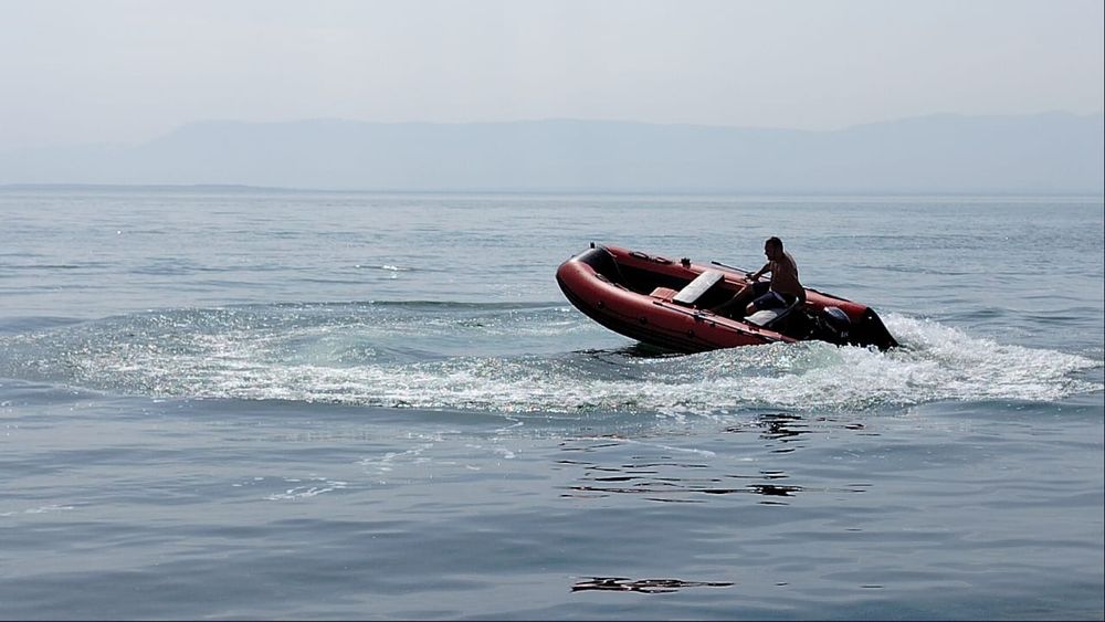 Лодка 3.9 с мотором 18