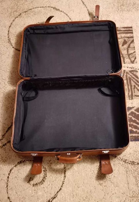 Geamantan piele vintage în stare impecabilă