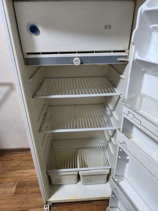 Холодильник Бирюса