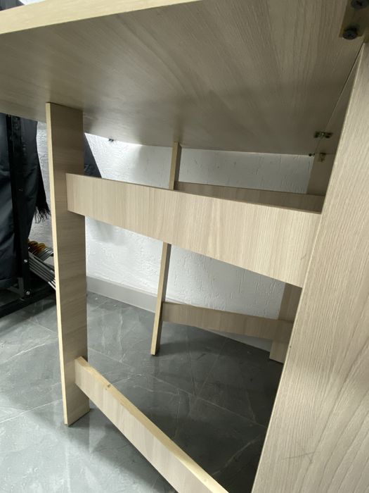 Продам стол книжка