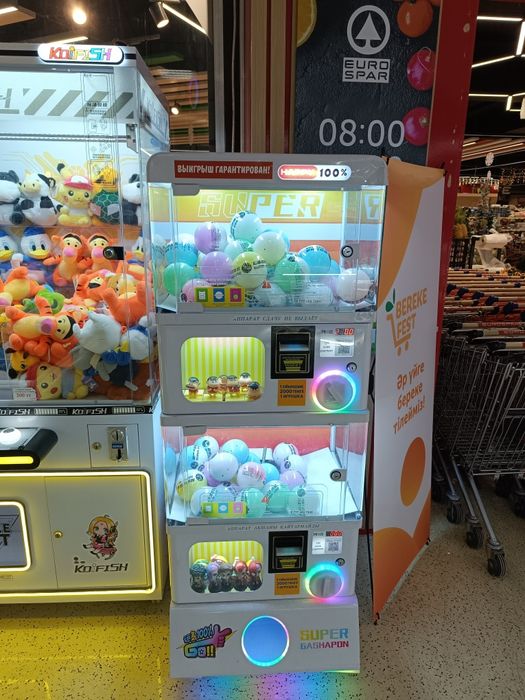 Японский вендинговый аппарат с игрушками Гашапон (лучше чем хватайка)