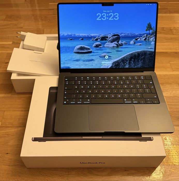 macbook pro 16 m3 pro - Laptopuri oferte online | OLX.ro