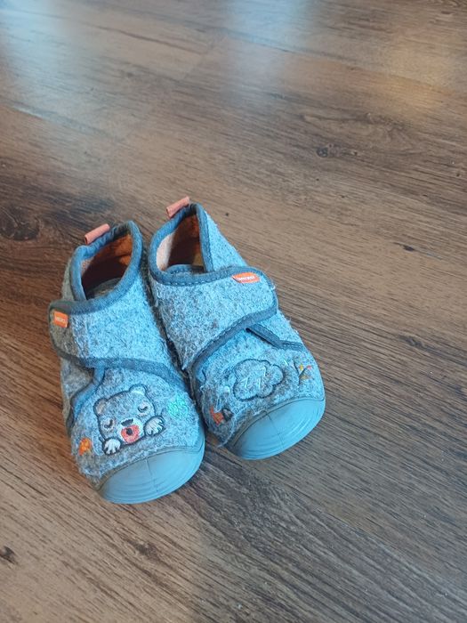 Маратонки, пантофи, ботуши до 24 номер