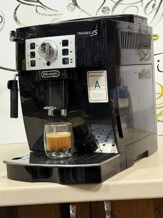 Кафемашина кафе автомат delonghi magnifica S с гаранция