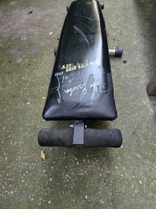 Banca fitnes foarte nine intretinuta