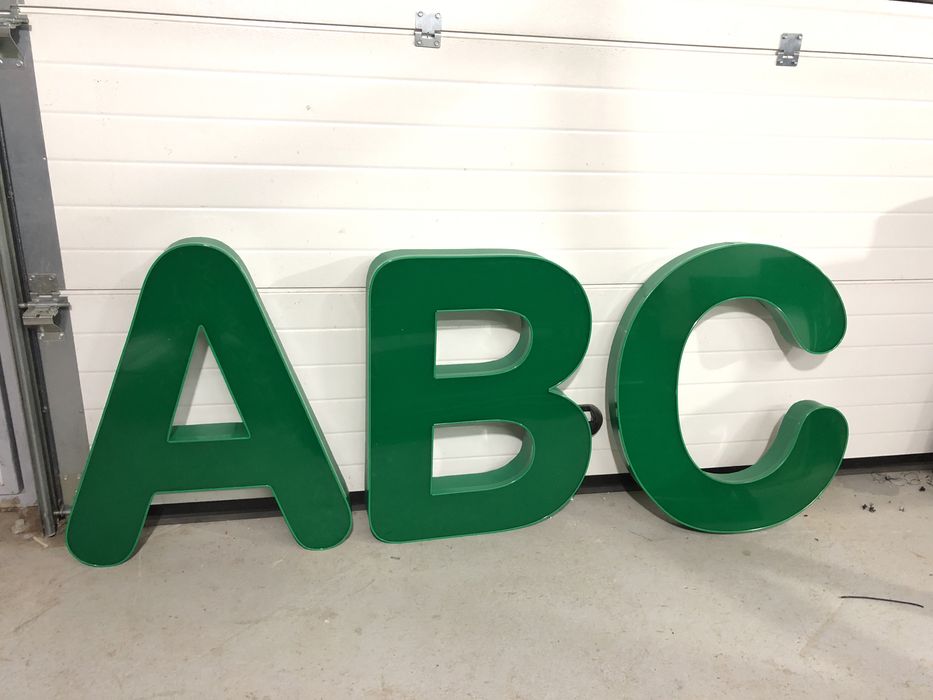 Litere volumetrice luminoase , Reclame