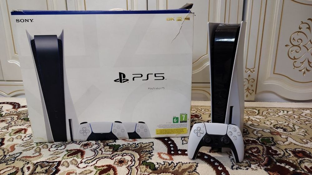 Playstation 5 в дисковод идеально состояние 4 диска бонус