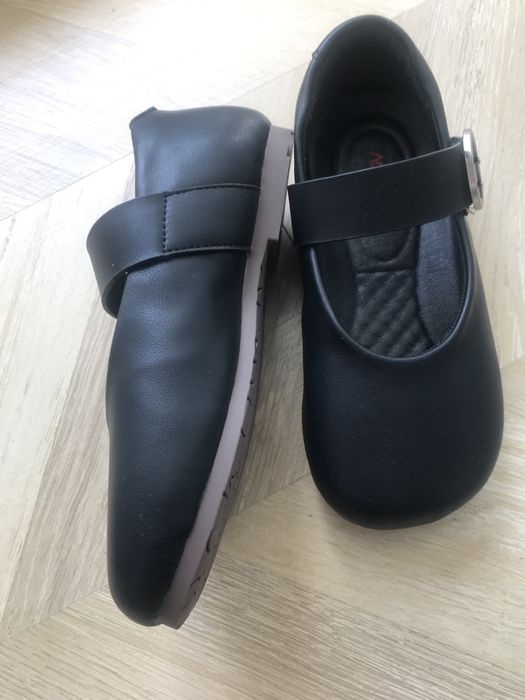 Новые кожаные школьные туфли для девочки