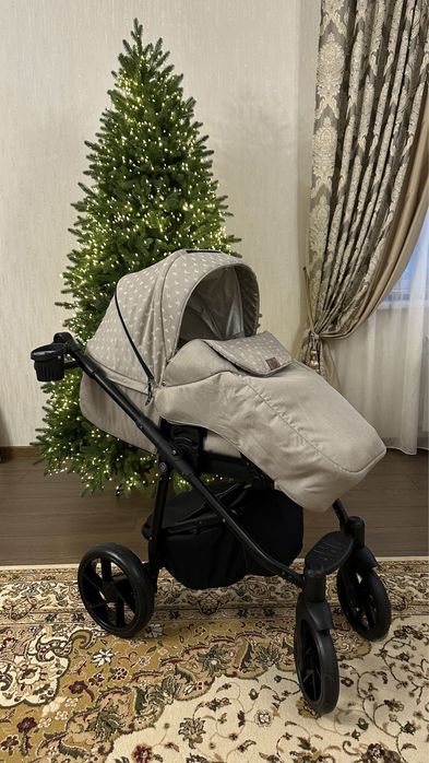 Продам фирменную коляску. Польша.