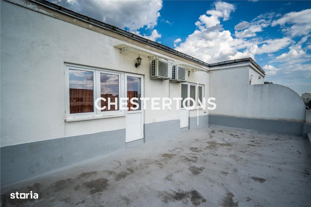 Penthouse deasupra orasului - apartament de vanzare cu terasa, semineu