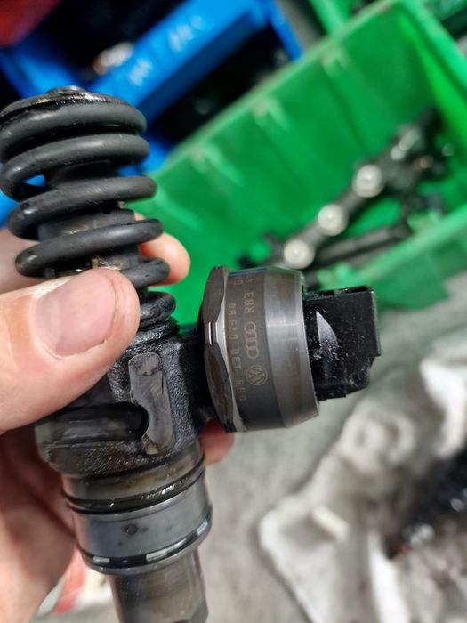 Injector injectoare 2.0 BMM vw golf 5 passat b6 seat leon octavia 2