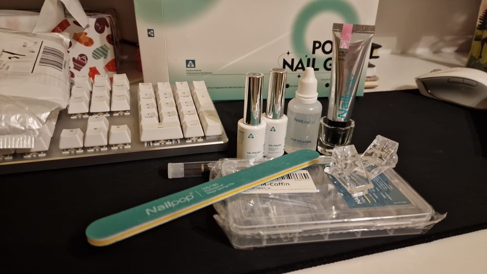 Гел за изграждане, издължаване и други консумативи