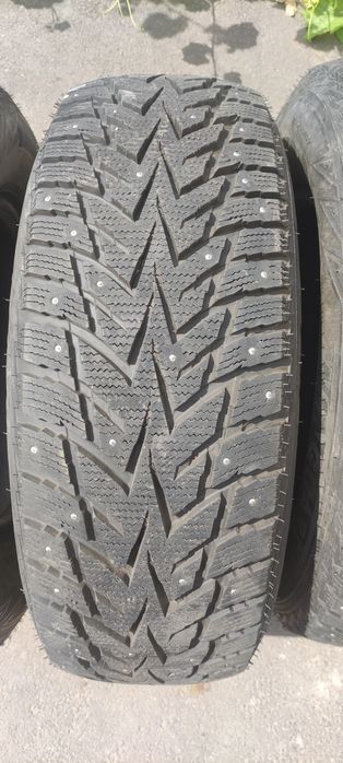 Продам зимние шипованые шины